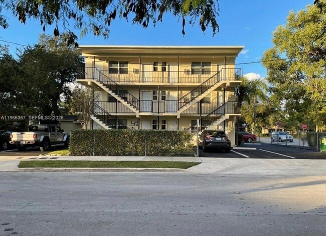 5963 SW 66th Terrace in South Miami, FL - Building Photo - Building Photo