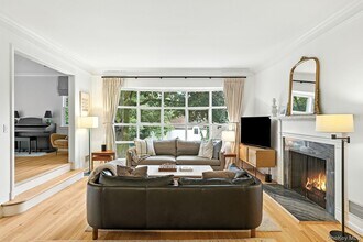 18 Taunton Rd in Scarsdale, NY - Building Photo - Building Photo