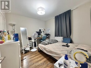 5 Paisley Blvd E in Mississauga, ON - Building Photo - Building Photo