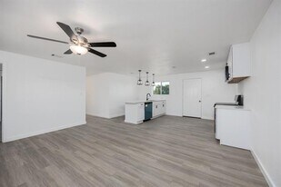 147 Western Lake Dr in Weatherford, TX - Building Photo