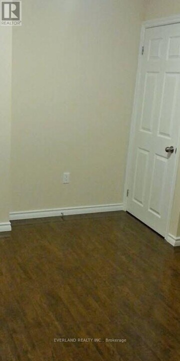 4584 Kirby Rd in Vaughan, ON - Building Photo