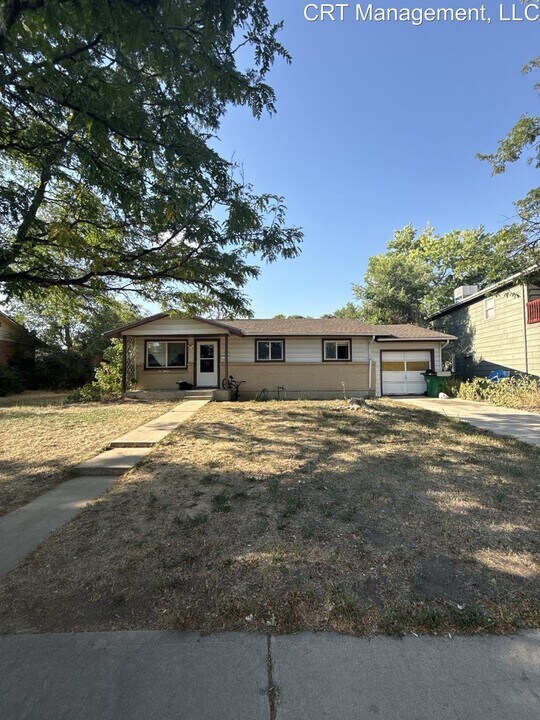 13675 E Kentucky Pl in Aurora, CO - Foto de edificio