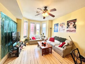 731 Parker St, Unit 2 in Boston, MA - Foto de edificio - Building Photo