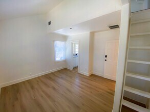 125 W Micheltorena St in Santa Barbara, CA - Building Photo - Building Photo