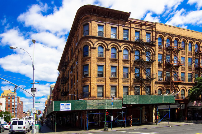 261 W 116th St in New York, NY - Foto de edificio - Building Photo