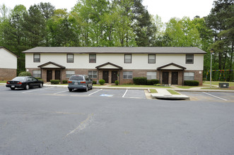 Laurelwood Apartments in Woodstock, GA - Foto de edificio - Building Photo