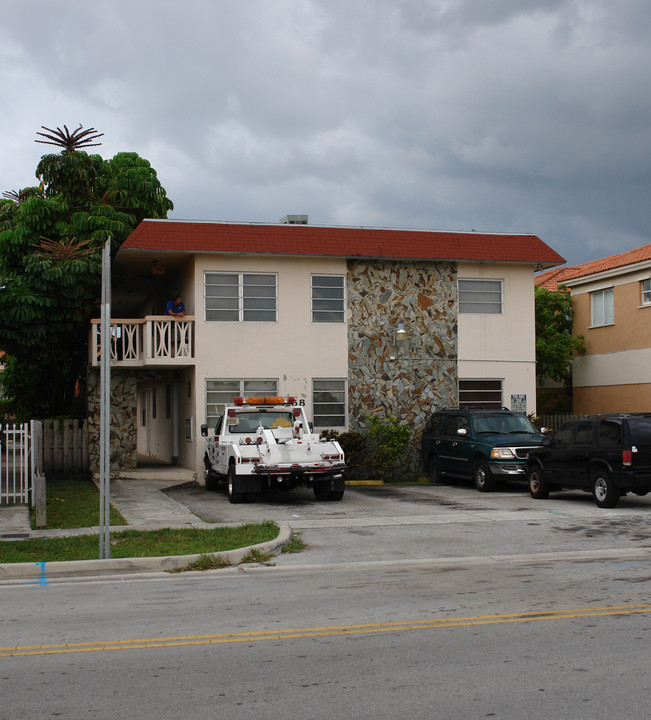 158 E 5th St in Hialeah, FL - Building Photo