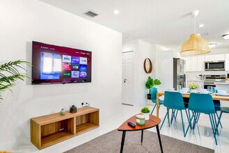 2110 NW 66th St in Miami, FL - Building Photo - Building Photo