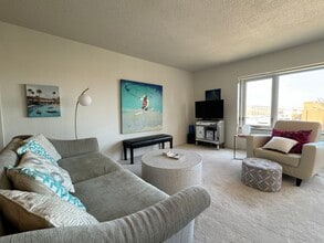 4545 Wornall Rd in Kansas City, MO - Building Photo - Building Photo