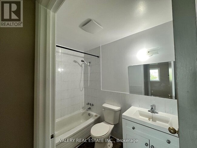 property at 9 Lowndes Ave