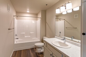 Midtown Apartments - NOW OPEN! in Detroit Lakes, MN - Foto de edificio - Interior Photo