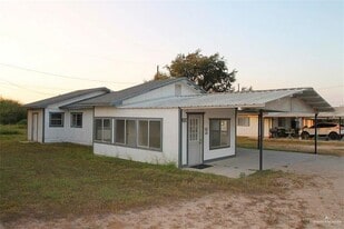 11 E 6th St in Weslaco, TX - Building Photo