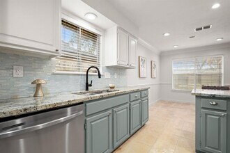 4822 Transit Cir in Austin, TX - Building Photo - Building Photo