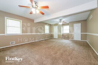 8605 Maywood Ave in Raytown, MO - Building Photo - Building Photo