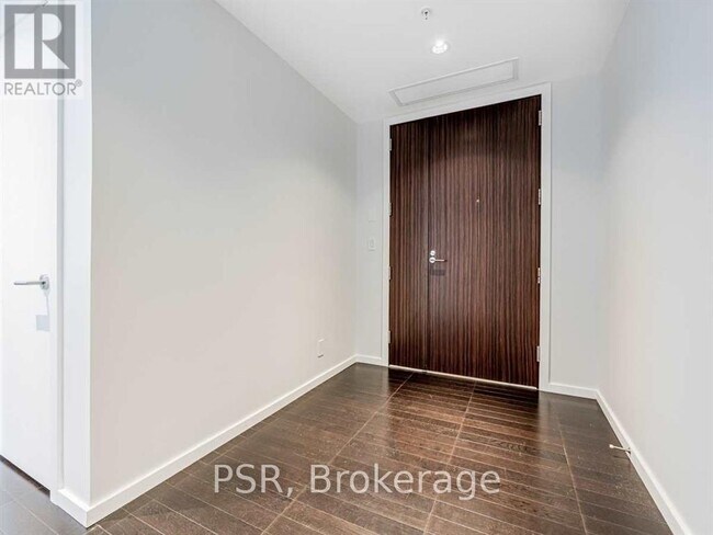 180 University Ave in Toronto, ON - Building Photo - Building Photo