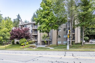 10530 154 St in Surrey, BC - Building Photo