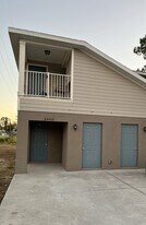 2402 Chestnut Woods Dr in Lakeland, FL - Building Photo