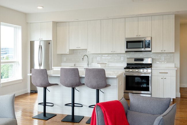 1 Everett St, Unit 501