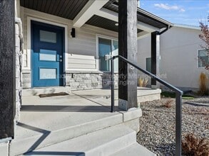 7411 S Drake Pk Ct in West Jordan, UT - Building Photo - Building Photo