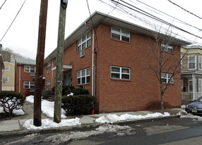 606 56th St in West New York, NJ - Building Photo