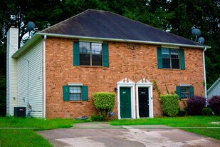 4393 Coopers Creek Dr SE in Smyrna, GA - Building Photo