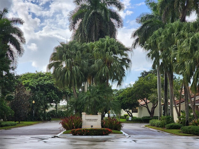 1303 Seagrape Cir in Weston, FL - Building Photo - Building Photo