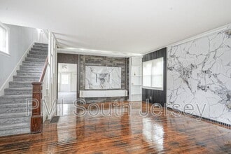 121 Oak St in Woodbury, NJ - Building Photo - Building Photo