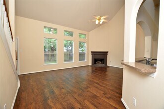 9210 Hidden Lake E Dr in Magnolia, TX - Foto de edificio - Building Photo