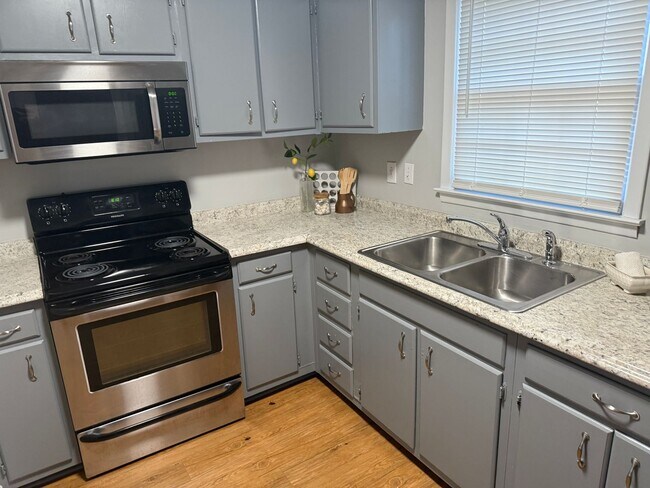 property at 919 Pineborough Rd