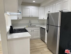 516 Venice Way in Inglewood, CA - Building Photo - Building Photo