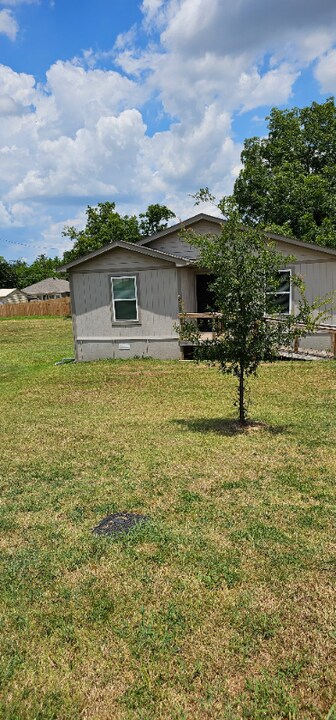 411 E Day St in Denison, TX - Building Photo