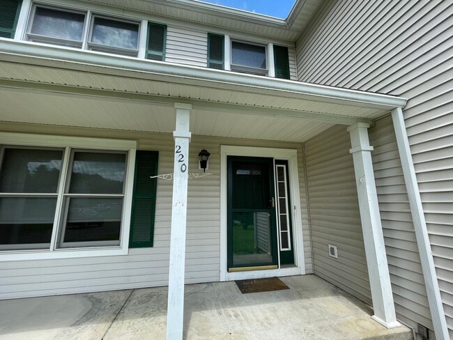 220 Concord Hill Dr in Altamont, NY - Building Photo - Building Photo