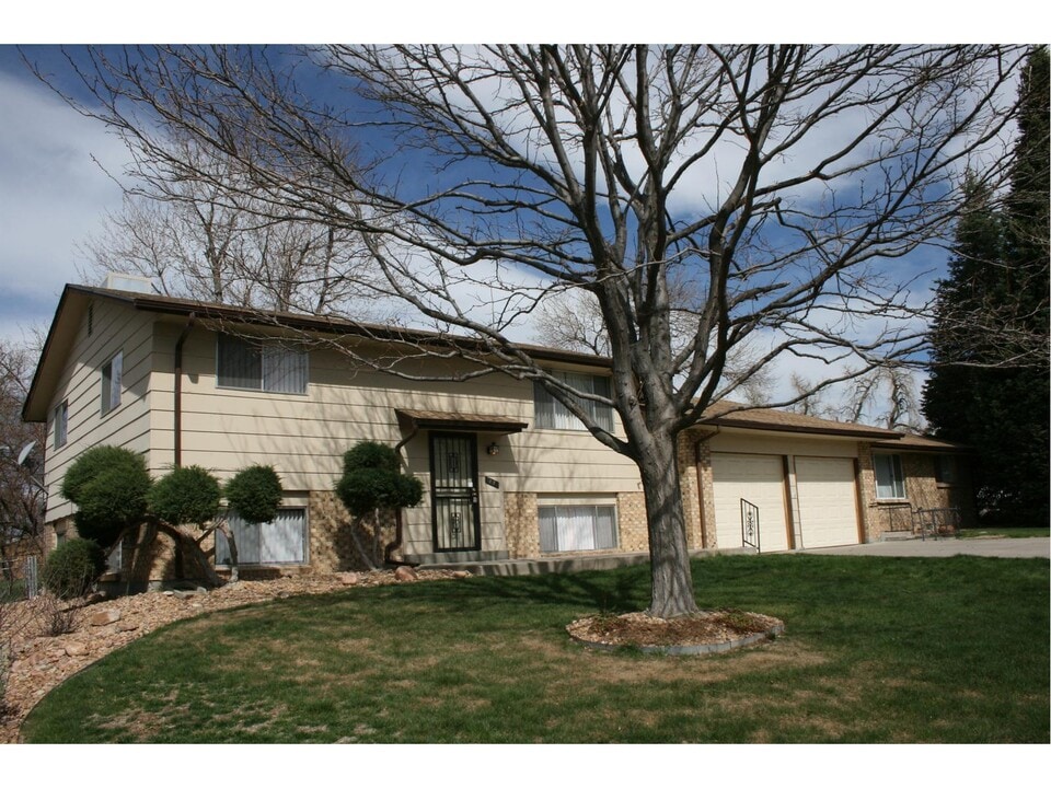 1273 Moore st in Lakewood, CO - Foto de edificio