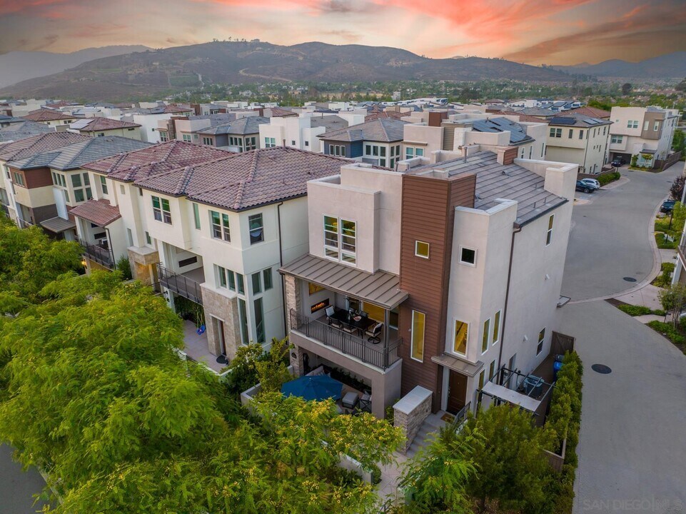 16242 Camden Cir in San Diego, CA - Building Photo