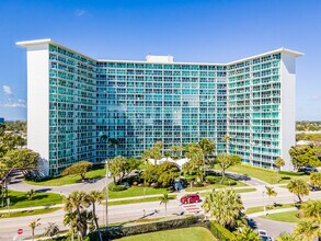 Tiara East in Deerfield Beach, FL - Building Photo - Building Photo