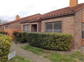 1133 Ashby St in Seguin, TX - Building Photo