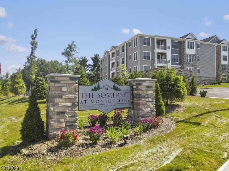 1377 US-206 in Montgomery, NJ - Building Photo