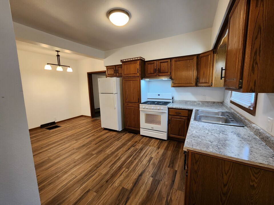 416 3rd St NW in Independence, IA - Foto de edificio