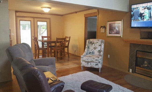 925 S Haskett St in Mountain Home, ID - Building Photo - Building Photo