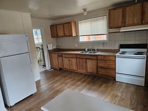 14531 Emory Ave in Clearlake, CA - Building Photo - Building Photo