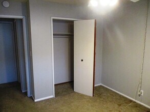 205 E Stewart Pl in Normal, IL - Building Photo - Building Photo