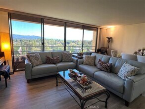 24055 Paseo Del Lago W, Unit 960 in Laguna Woods, CA - Building Photo - Building Photo