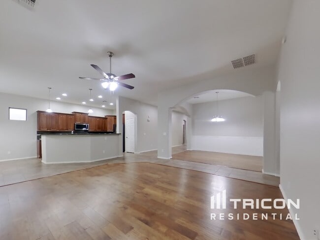 13570 W Port Au Prince Ln in Surprise, AZ - Building Photo - Building Photo