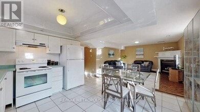 1800 Holbrook Ct in Pickering, ON - Building Photo - Building Photo