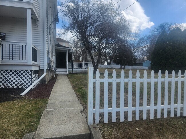 45 Elm St in Webster, MA - Building Photo - Building Photo