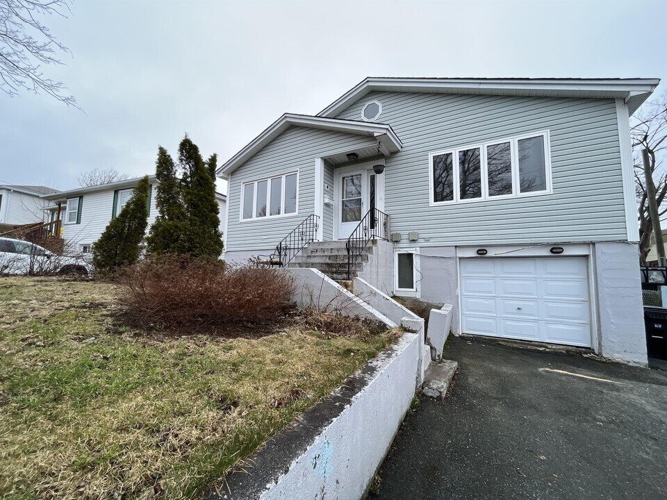 4 Albany St in St John's, NL - Building Photo