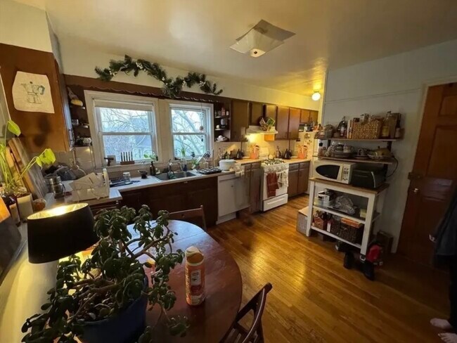 19 Sartwell Ave, Unit 3 in Somerville, MA - Building Photo - Building Photo