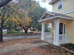 2205 Melissa Oaks Ln in Austin, TX - Building Photo - Building Photo