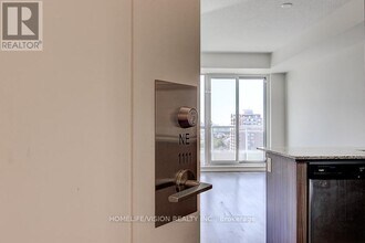 9205-9205 Yonge St in Richmond Hill, ON - Building Photo - Building Photo
