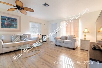 2169 Pueblo Cir in Sarasota, FL - Building Photo - Building Photo